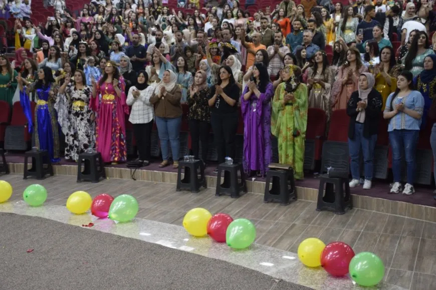 Li Hesekê bi boneya  Roja Zimanê Kurdî şahiyek li dar ket