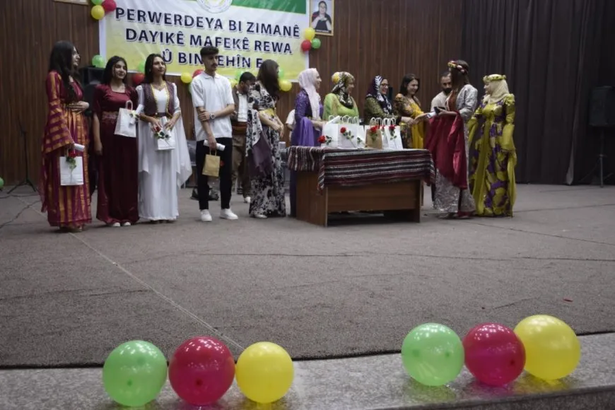 Li Hesekê bi boneya  Roja Zimanê Kurdî şahiyek li dar ket