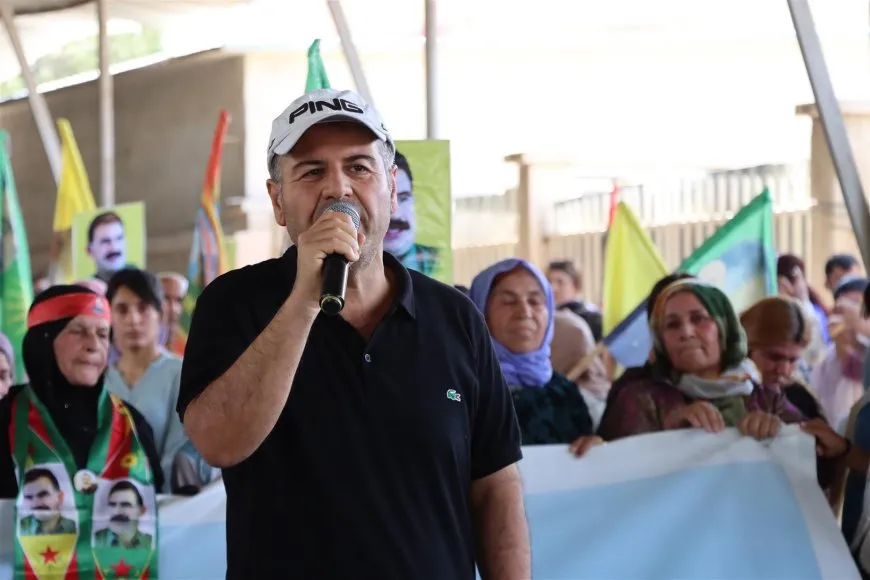 Li Dêrikê bi sedan kesî  got ’Bê Serok Jiyan Nabe’