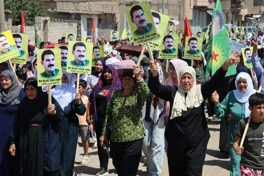 Li Dêrikê bi sedan kesî  got ’Bê Serok Jiyan Nabe’