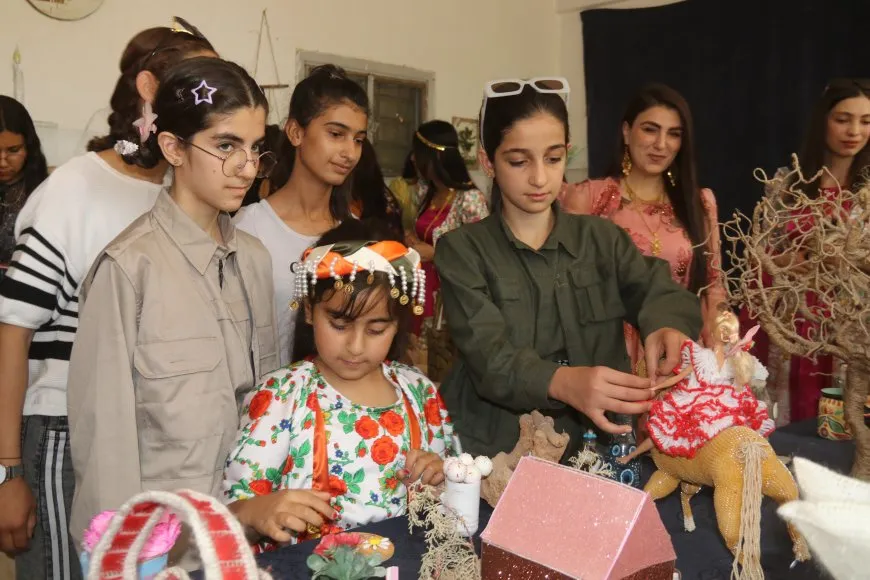 Xwendekaran bi vekirina pêşangehekê sala perwerdeyê qedand 