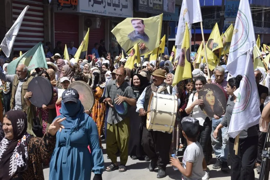 Bi meşeke girseyî daxwaza azadiya fîzîkî ya Rêber Abdullah Ocalan kirin
