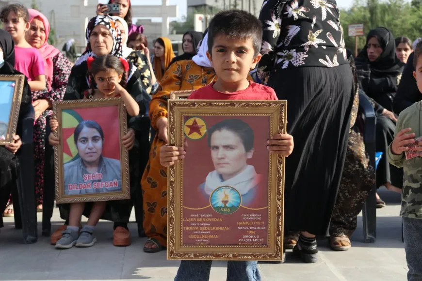 Xelkê Qamişloyê bi merasîmek heybet 128 pakrewan bi bîr anîn