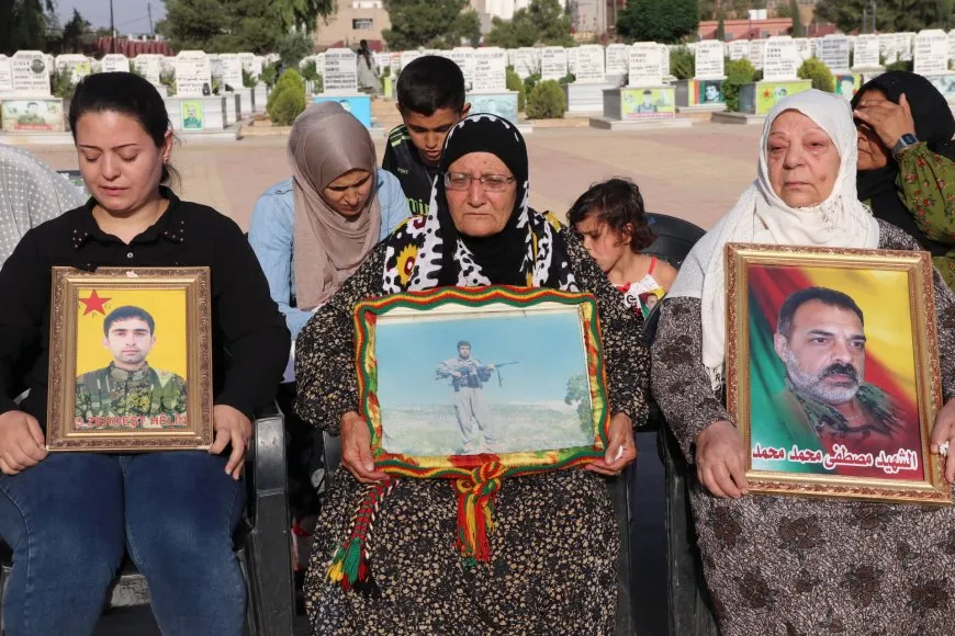 Xelkê Qamişloyê bi merasîmek heybet 128 pakrewan bi bîr anîn