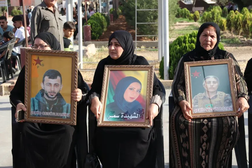 Xelkê Qamişloyê bi merasîmek heybet 128 pakrewan bi bîr anîn