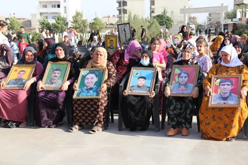 Xelkê Qamişloyê bi merasîmek heybet 128 pakrewan bi bîr anîn