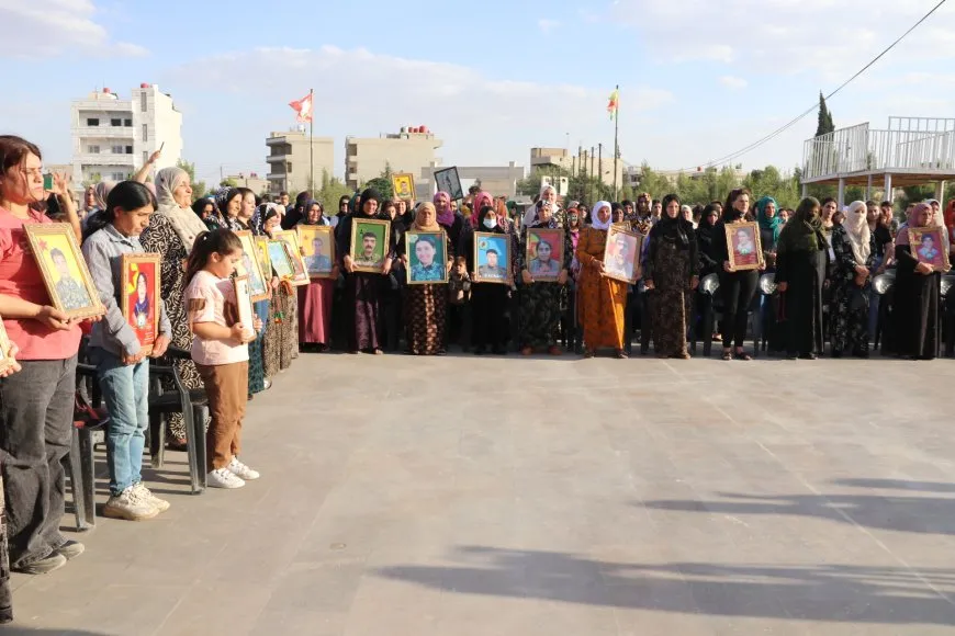 Xelkê Qamişloyê bi merasîmek heybet 128 pakrewan bi bîr anîn
