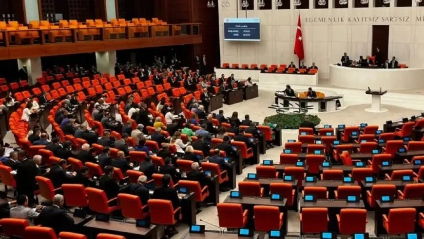 Cengîz Çandar bû namzetê DEM Partiyê yê Serokê Meclîsê