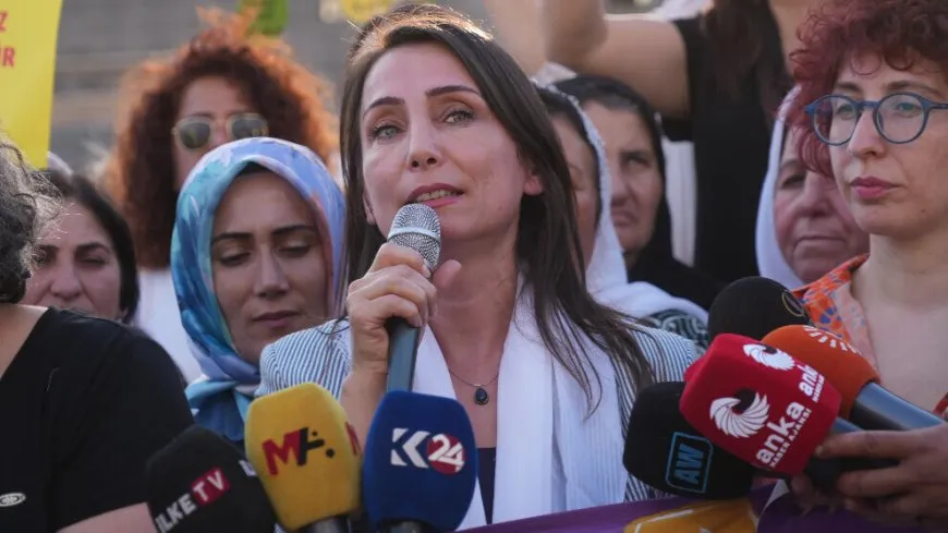 ‛Em amade ne bi hev re civaka demokratîk ava bikin’