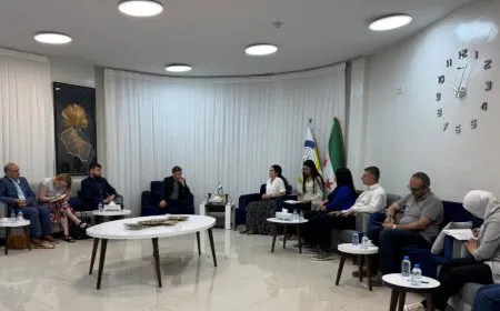 Schirdewan bi Îlham Ehmed re hevdîtin kir
