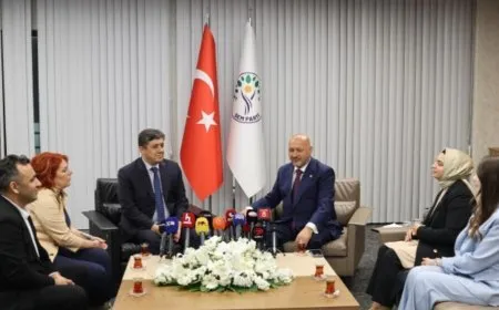 AKP’ê bi wesîleya cejnê serdana DEM Partiyê kir