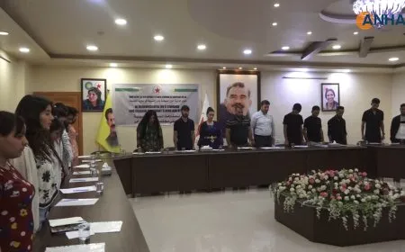 Ciwanên PYD’ê li Qamişloyê panelek li dar xist