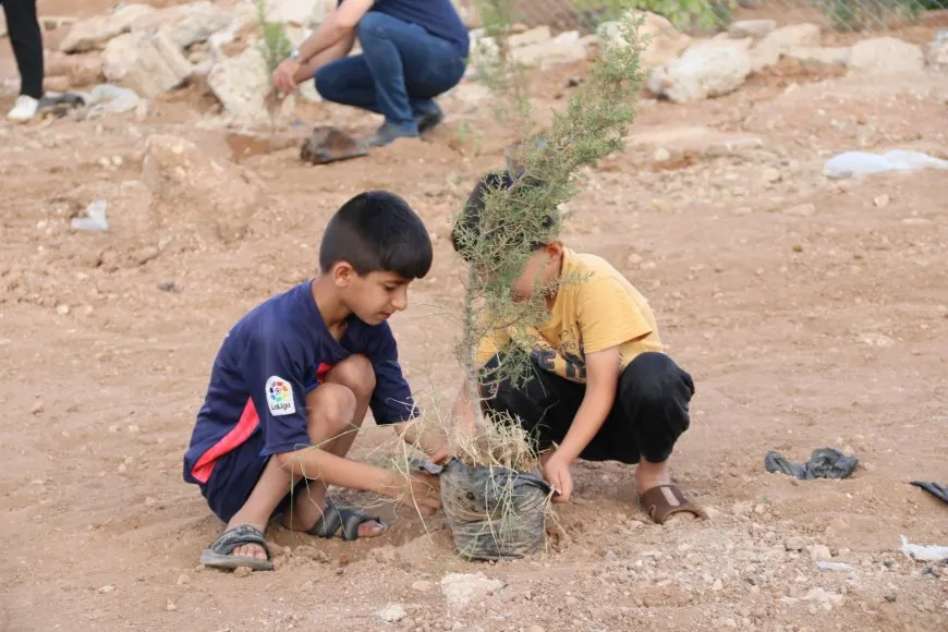 Desteya Jîngehê bi xelkê komînek Qamişloyê re dar çandin
