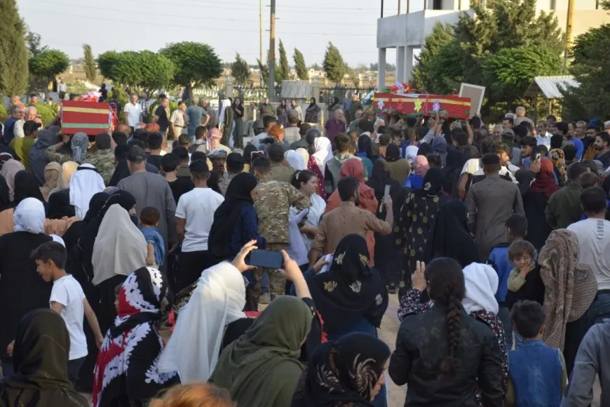 Bi merasîmek heybet xelkê Hesekê sê şehîd oxir kirin