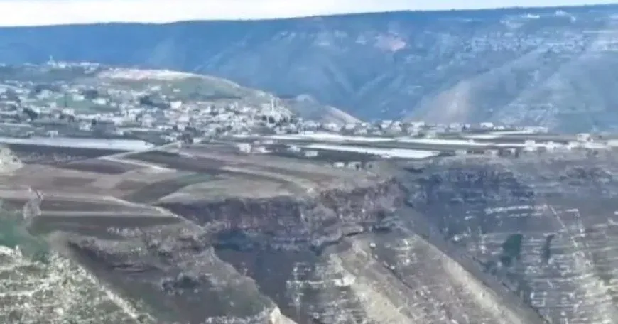 Du moşek ku gengaz e yên Îsraîlê ne li Derayê ketin