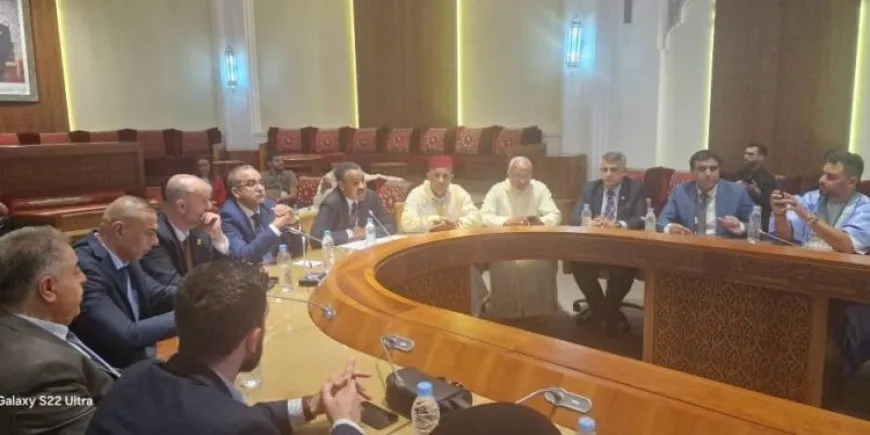 Şandeya PYD’ê bi parlamenterên Mexribê re hevdîtin kir