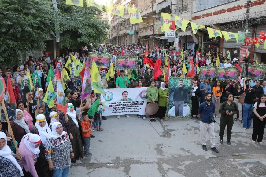 Li Helebê bi meşeke girseyî daxwaza azadiya Rêber Apo hat kirin