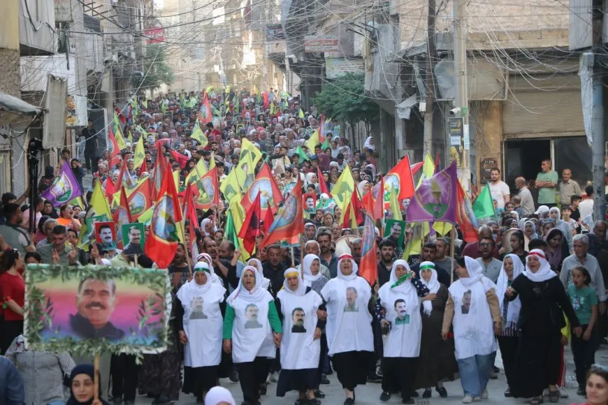 Li Helebê bi meşeke girseyî daxwaza azadiya Rêber Apo hat kirin