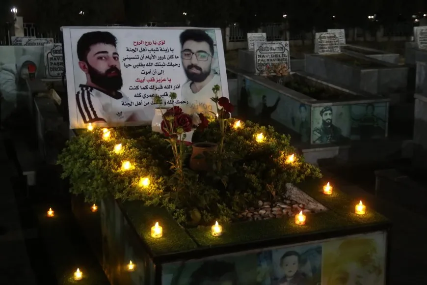 Di êvara cejnê de mûm li ser gorên şehîdan hatin pêxistin û kulîlk hatin danîn