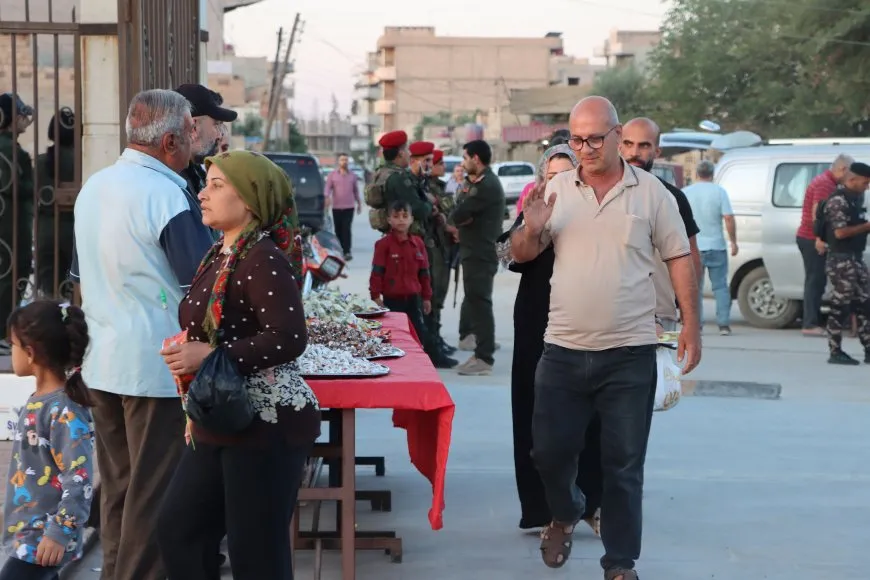 Cejna Qurbanê bi serdana goristanên şehîdan dest pê kir