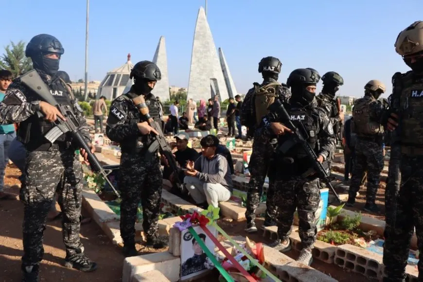 Cejna Qurbanê bi serdana goristanên şehîdan dest pê kir