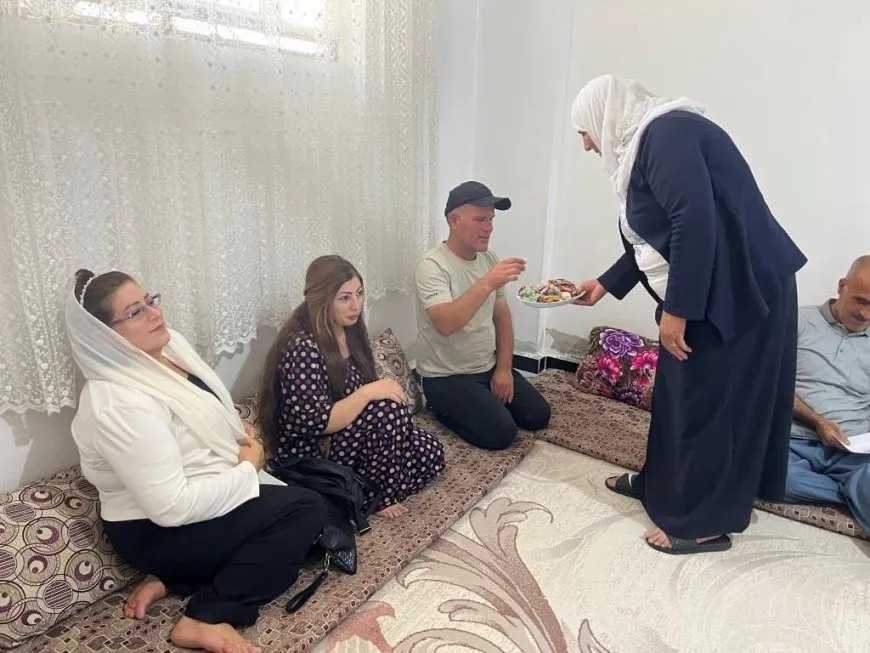 Bi boneya cejnê malbatên şehîdan û koçber tên ziyaretkirin