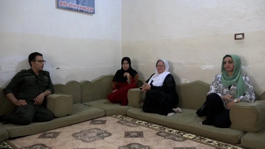 Bi boneya cejnê malbatên şehîdan û koçber tên ziyaretkirin