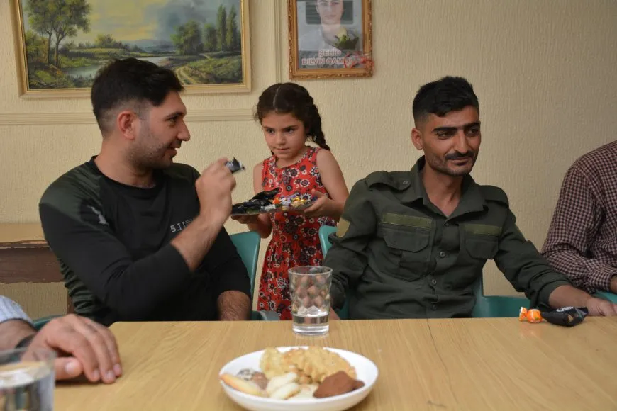 Bi boneya cejnê malbatên şehîdan û koçber tên ziyaretkirin