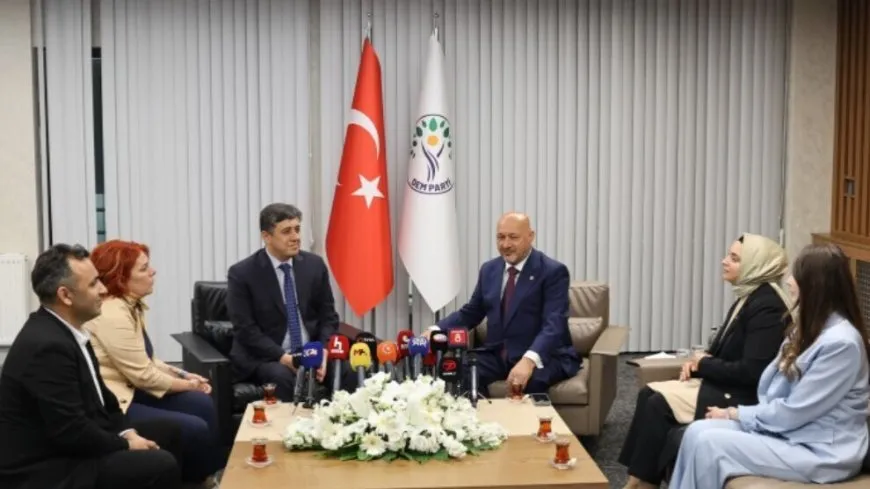 AKP’ê bi wesîleya cejnê serdana DEM Partiyê kir