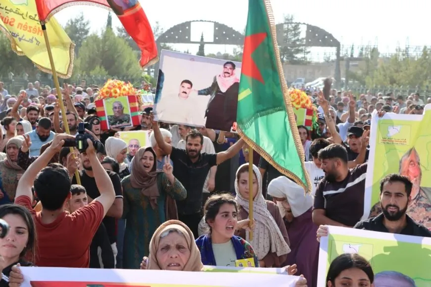 Li Kobanê du şehîd bi merasîmeke biheybet hatin oxirkirin