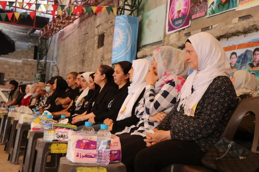 Şêniyên Helebê sersaxî da malbatên şehîd Baran û Can Şêr