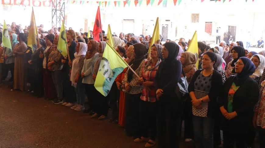 Şêniyên Helebê sersaxî da malbatên şehîd Baran û Can Şêr
