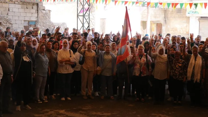 Şêniyên Helebê sersaxî da malbatên şehîd Baran û Can Şêr
