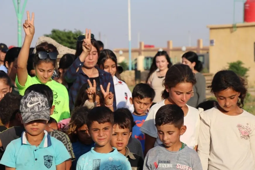 Zarokan silav û hezkirinên xwe ji Rêber Abdullah Ocalan re şandin