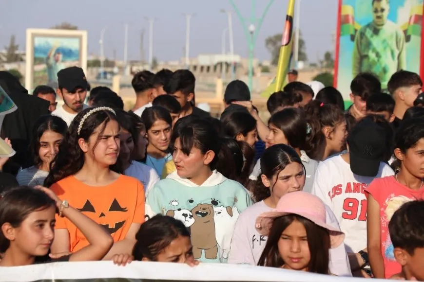 Zarokan silav û hezkirinên xwe ji Rêber Abdullah Ocalan re şandin