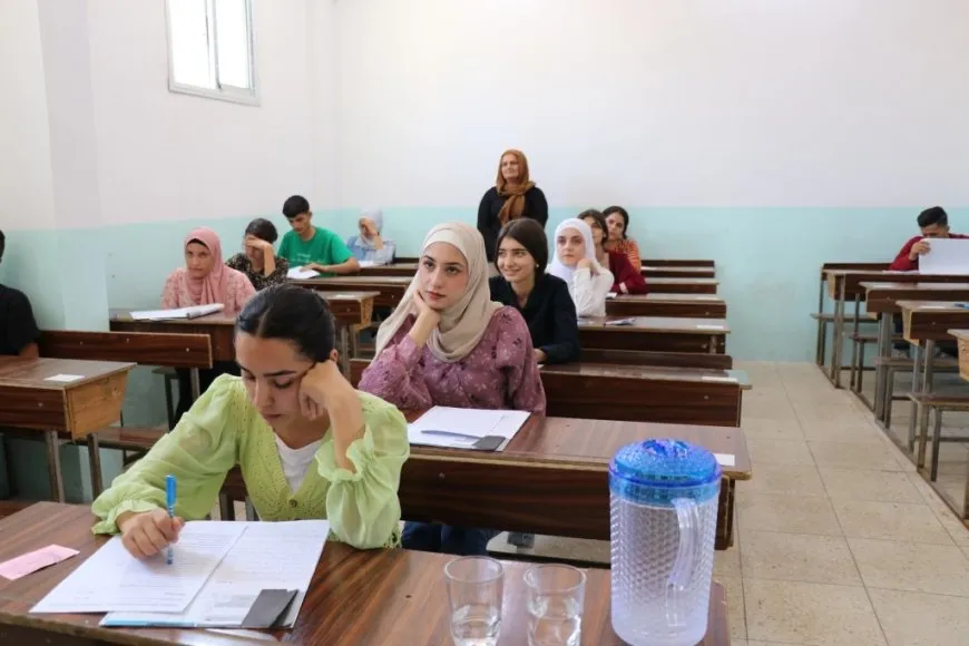 Ezmûnên amadehî û zanîngehan dest pê kir