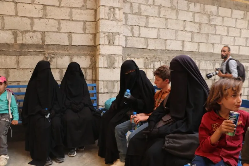 Ji kampa Holê 178 koçber ber bi Helebê ve bi rê ketin