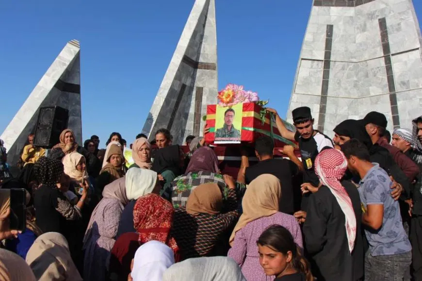 Şêniyên kantona Firatê şehîd Zinar Kobanê oxir kir