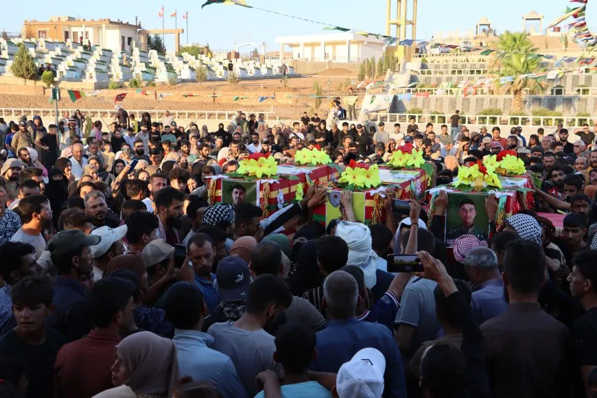 Xelkê Tirbespiyê 3 şehîdên xwe oxir kirin