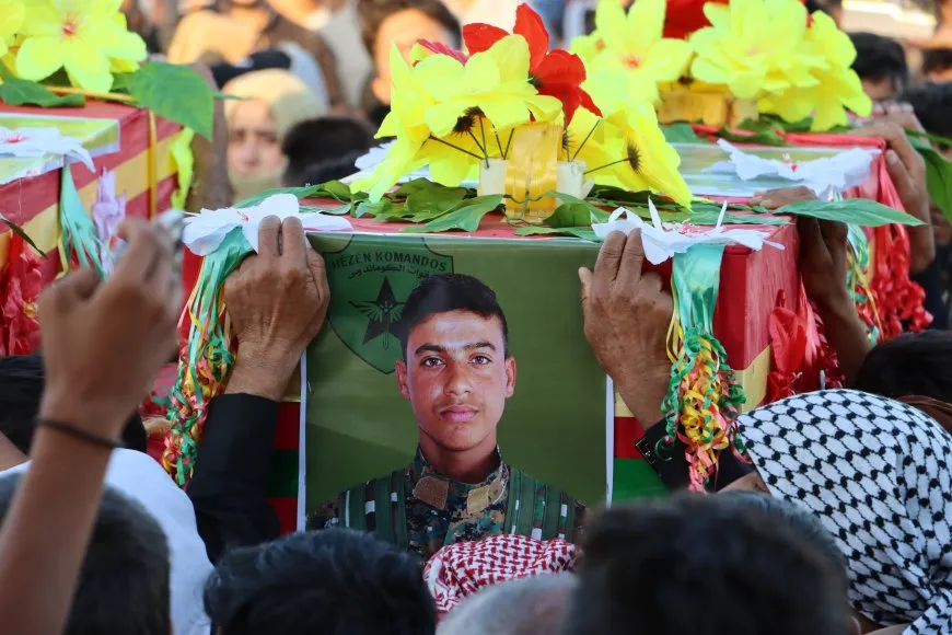 Xelkê Tirbespiyê 3 şehîdên xwe oxir kirin