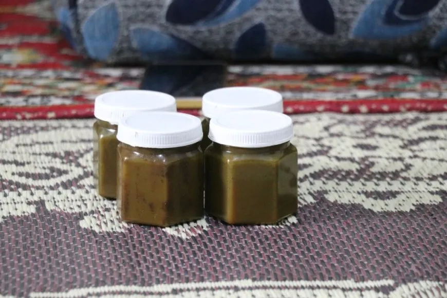 Ji Efrîn heta Tebqayê malbata Reşo dermankirina alternatîf dike