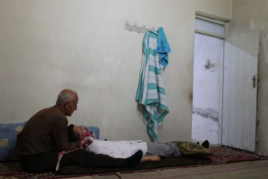 Ji Efrîn heta Tebqayê malbata Reşo dermankirina alternatîf dike