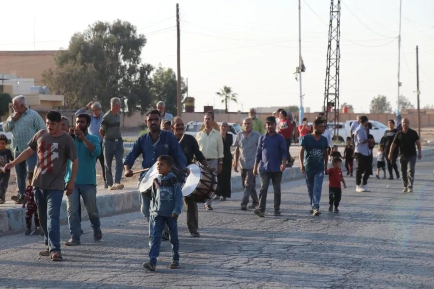 Koçberên Efrîn û Şehbayê bi meşek girseyî sûcên çeteyan şermezar kirin
