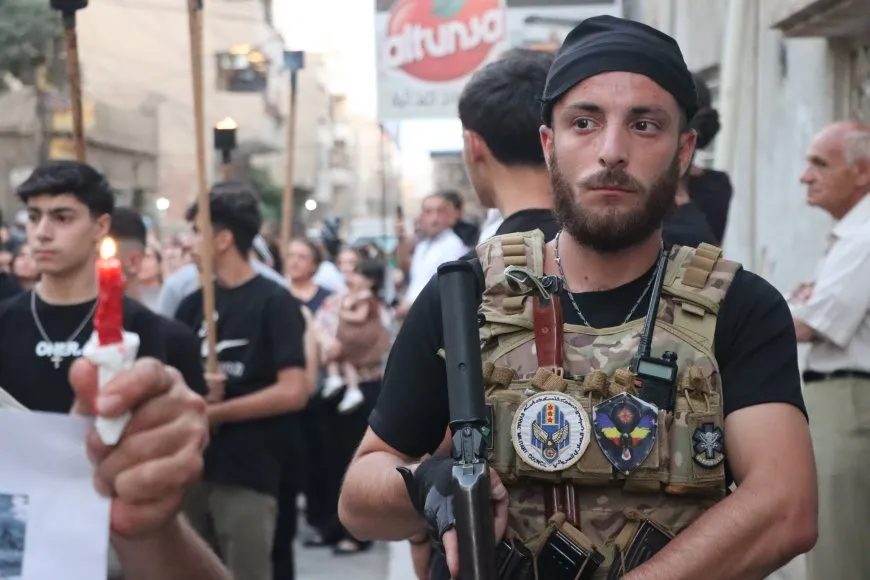Xiristiyanên li Qamişloyê bi meşekê êrişa dijî dêra Şamê şermezar kir