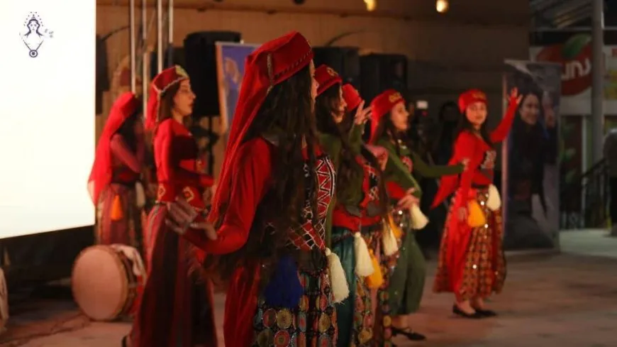 Koma Palmîra kevneşopiya Firatê diparêze