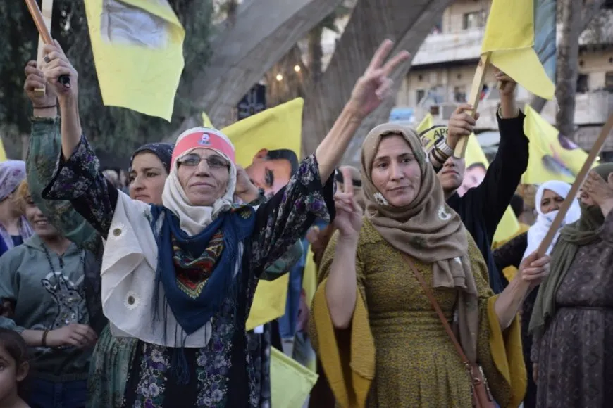 Gelê Hesekê li dijî tecrîdê meşiya