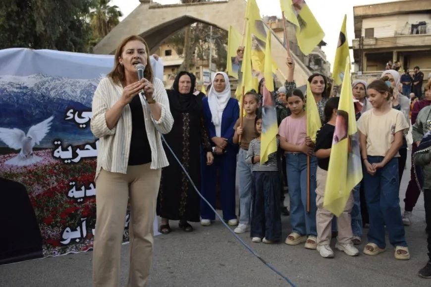 Gelê Hesekê li dijî tecrîdê meşiya