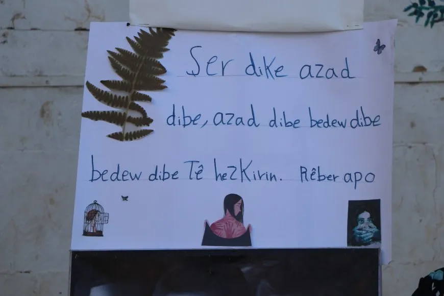 Bi gotinên Rêber Apo jinên li Helebê çalakiyek li dar xist