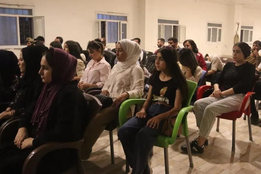 Ciwanên Reqayê bi pêxistina mûman şehîd Zîlan bi bîr anî
