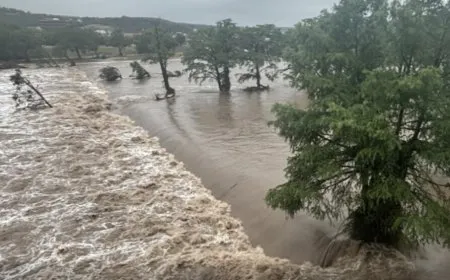 Li Teksasê di encama lehiyê de bi kêmanî 50 kes mirin